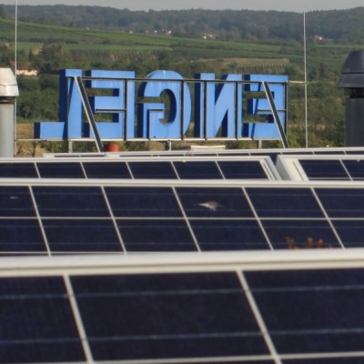 The roof of the ENGEL building in Walluf